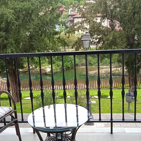 Apartamento Con Terraza Al Puente Romano Onís Buitenkant foto